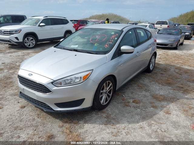 Ford FOCUS SE 2018 1FADP3K24JL255382 Image 2