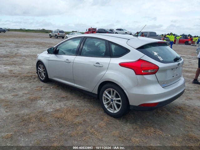Ford FOCUS SE 2018 1FADP3K24JL255382 Image 3