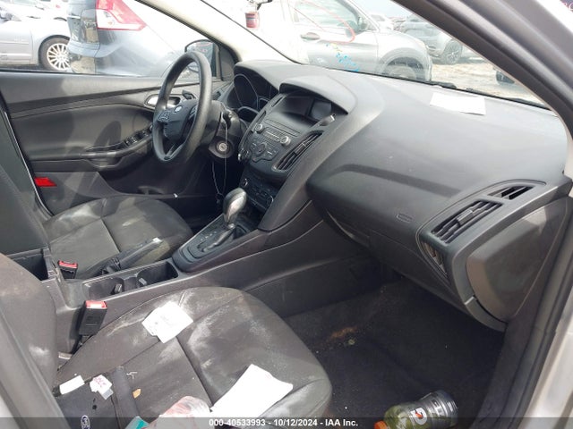 Ford FOCUS SE 2018 1FADP3K24JL255382 Image 5