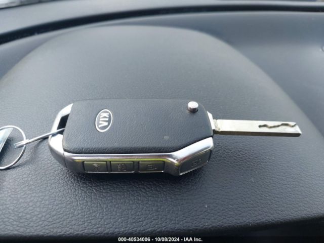 KNDJ23AU8L7715718 KIA SOUL LX
