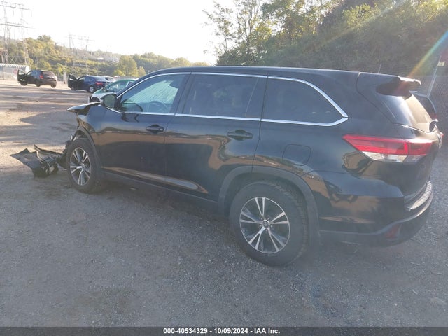 Toyota Highlander Le 2019 5TDBZRFH3KS974880 Image 3