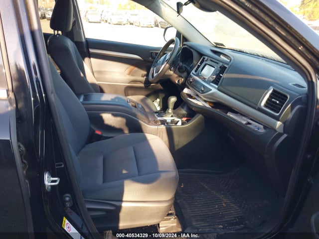 Toyota Highlander Le 2019 5TDBZRFH3KS974880 Image 5