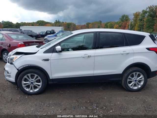1FMCU9GD9KUC35518 Ford ESCAPE SE
