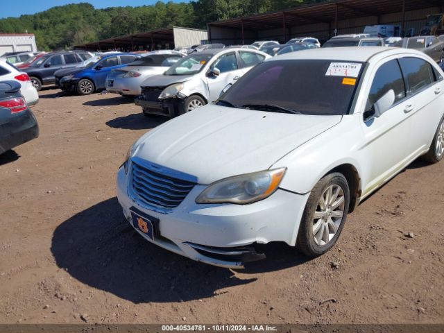 1C3CCBBG8EN115339 Chrysler 200 Touring