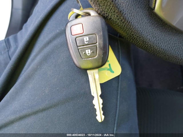 Toyota RAV4 LE 2018 JTMZFREV3JJ729233 Image 11