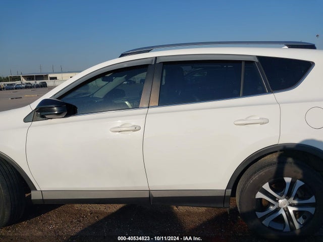 Toyota RAV4 LE 2018 JTMZFREV3JJ729233 Image 15