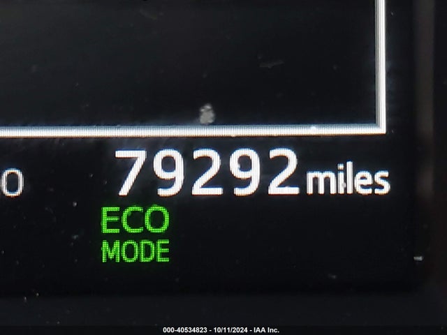 Toyota RAV4 LE 2018 JTMZFREV3JJ729233 Image 16