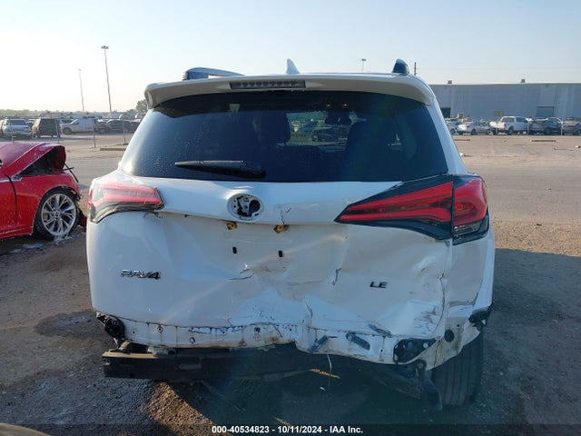Toyota RAV4 LE 2018 JTMZFREV3JJ729233 Image 17