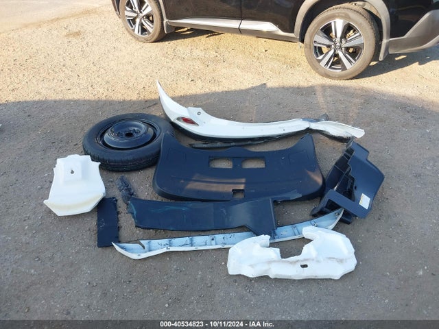 Toyota RAV4 LE 2018 JTMZFREV3JJ729233 Image 12