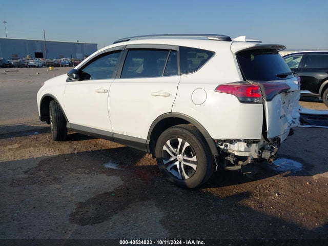 Toyota RAV4 LE 2018 JTMZFREV3JJ729233 Image 3