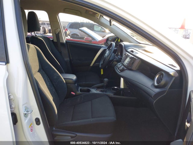 Toyota RAV4 LE 2018 JTMZFREV3JJ729233 Image 5