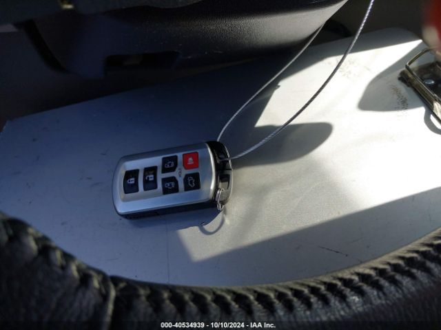 5TDYZ3DC1KS983821 Toyota Sienna Xle Premium 8 Passenger