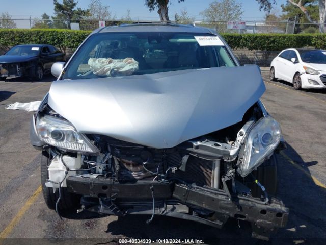5TDYZ3DC1KS983821 Toyota Sienna Xle Premium 8 Passenger