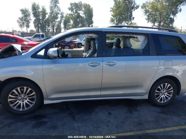 5TDYZ3DC1KS983821 Toyota Sienna Xle Premium 8 Passenger