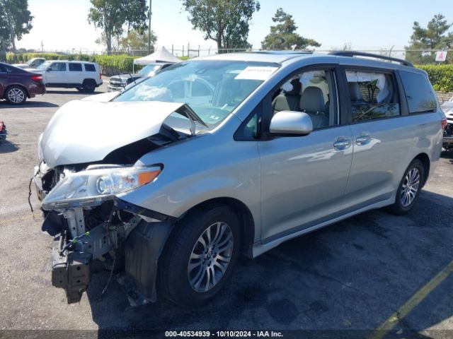 5TDYZ3DC1KS983821 Toyota Sienna Xle Premium 8 Passenger