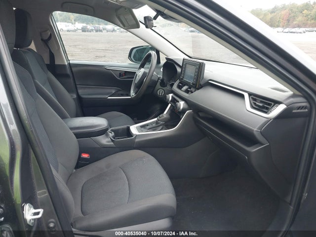 2T3F1RFV1NW263860 Toyota RAV4 LE