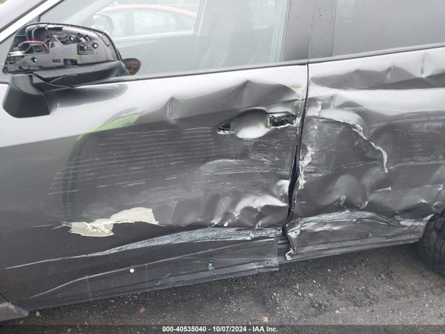 2T3F1RFV1NW263860 Toyota RAV4 LE