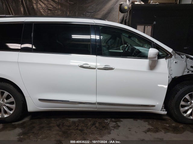 2C4RC1EG5JR237262 Chrysler Pacifica Touring L Plus