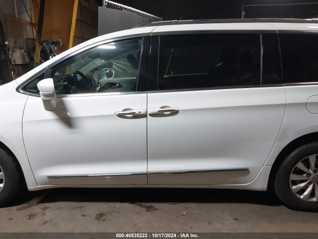 2C4RC1EG5JR237262 Chrysler Pacifica Touring L Plus