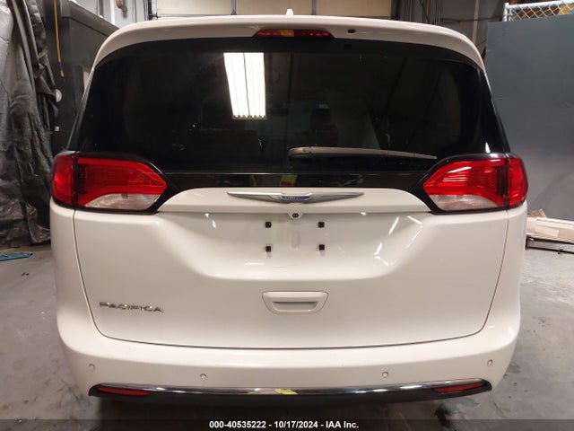 2C4RC1EG5JR237262 Chrysler Pacifica Touring L Plus