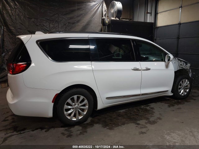 2C4RC1EG5JR237262 Chrysler Pacifica Touring L Plus
