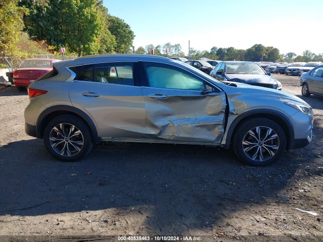 SJKCH5CR8JA051820 Infiniti Qx30 Luxury