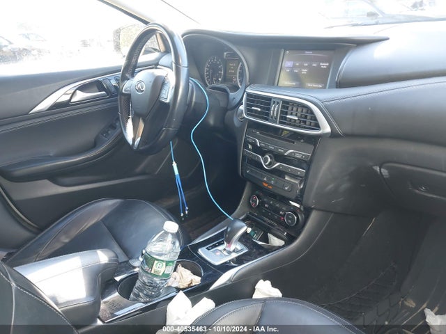 SJKCH5CR8JA051820 Infiniti Qx30 Luxury