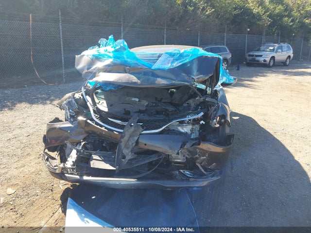 Chrysler 200 C 2015 1C3CCCCG6FN638820 Image 12