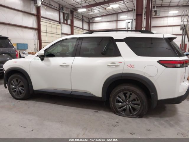 5N1DR3BD5NC221295 Nissan Pathfinder Sv 4wd