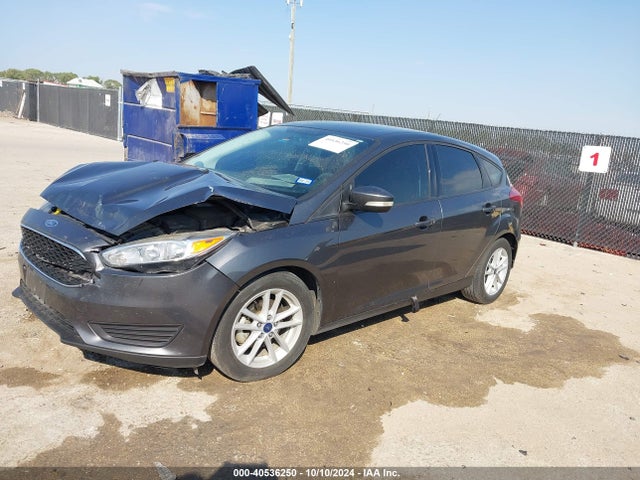 Ford FOCUS SE 2017 1FADP3K22HL324533 Image 2