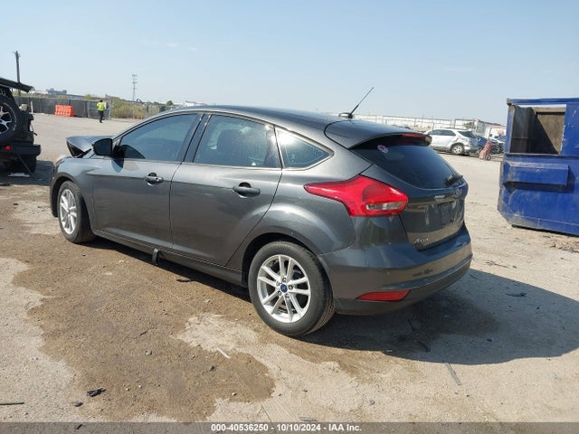 Ford FOCUS SE 2017 1FADP3K22HL324533 Image 3
