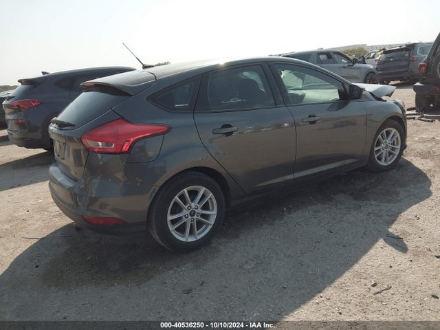 Ford FOCUS SE 2017 1FADP3K22HL324533 Image 4