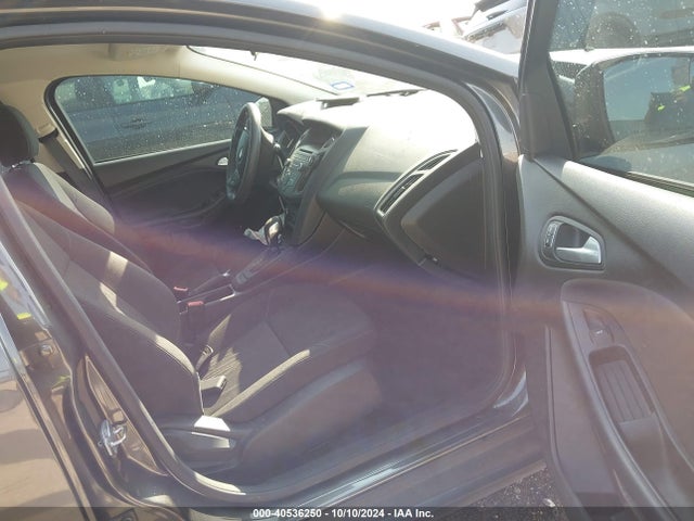 Ford FOCUS SE 2017 1FADP3K22HL324533 Image 5