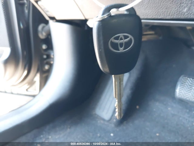 Toyota RAV4 LE 2018 2T3ZFREV0JW408414 Image 11