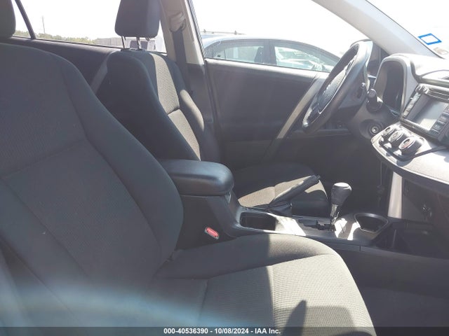 Toyota RAV4 LE 2018 2T3ZFREV0JW408414 Image 5