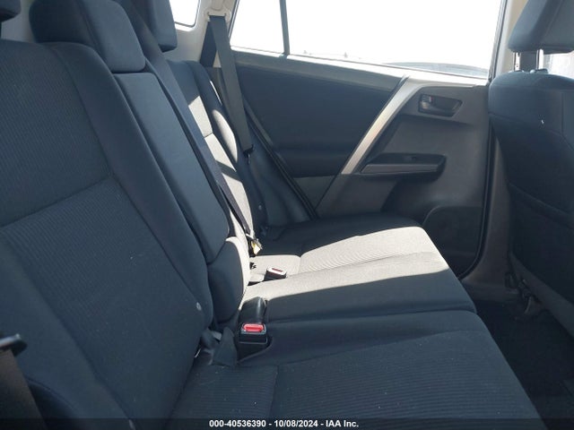Toyota RAV4 LE 2018 2T3ZFREV0JW408414 Image 8