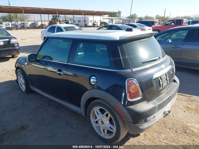 2008 MINI COOPER S WMWMF73578TV37133 Photo 2