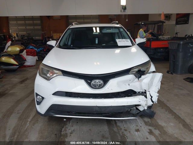 Toyota Rav4 Xle 2018 JTMWFREV7JD116565 Image 12