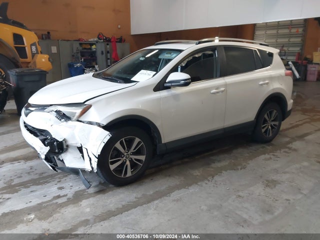 Toyota Rav4 Xle 2018 JTMWFREV7JD116565 Image 2