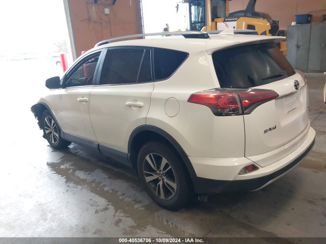 Toyota Rav4 Xle 2018 JTMWFREV7JD116565 Image 3