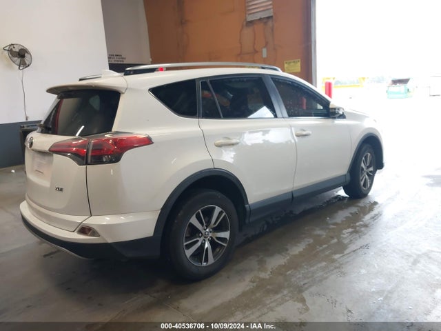 Toyota Rav4 Xle 2018 JTMWFREV7JD116565 Image 4
