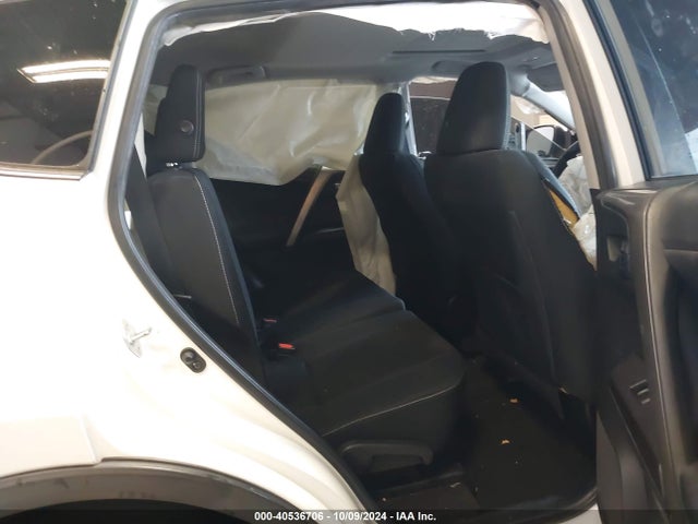 Toyota Rav4 Xle 2018 JTMWFREV7JD116565 Image 8