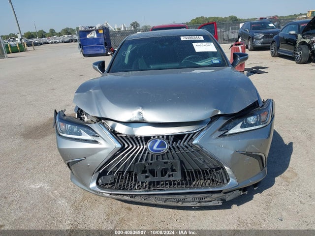 Lexus ES 300H 2019 58AB21B14KU003059 Image 12