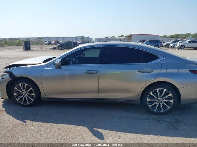 Lexus ES 300H 2019 58AB21B14KU003059 Image 14
