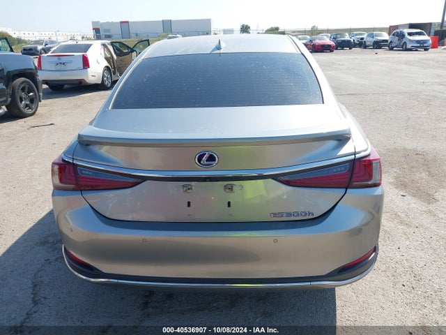 Lexus ES 300H 2019 58AB21B14KU003059 Image 16
