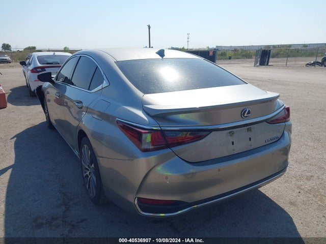 Lexus ES 300H 2019 58AB21B14KU003059 Image 3
