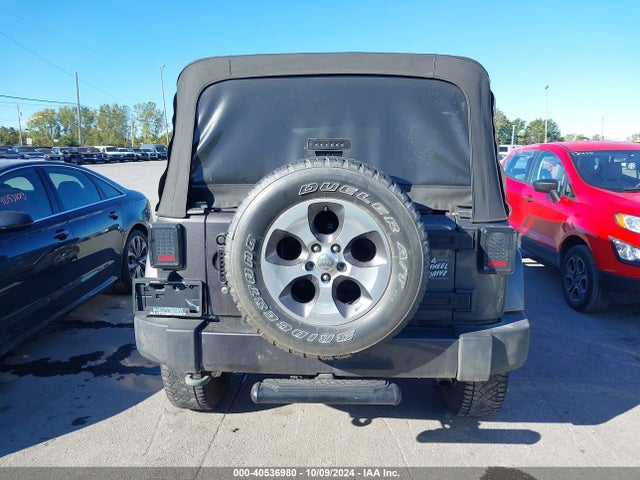 1C4BJWEG0GL169443 Jeep Wrangler Unlimited Sahara