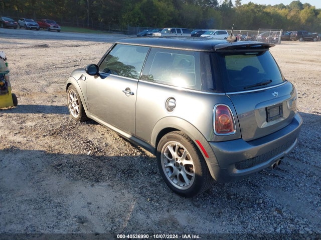 2009 MINI COOPER S WMWMF73559TW84780 Photo 2