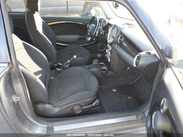 2009 MINI COOPER S WMWMF73559TW84780 Photo 4