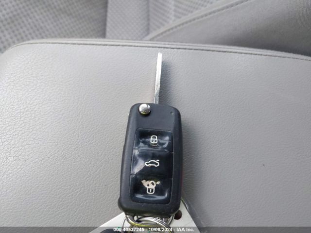 1VWAT7A33FC007638 Volkswagen Passat 1.8t S